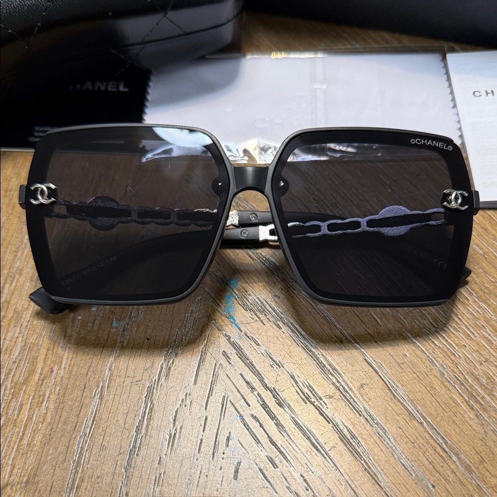 CHANEL Women’s Black and Silver Sunglasses